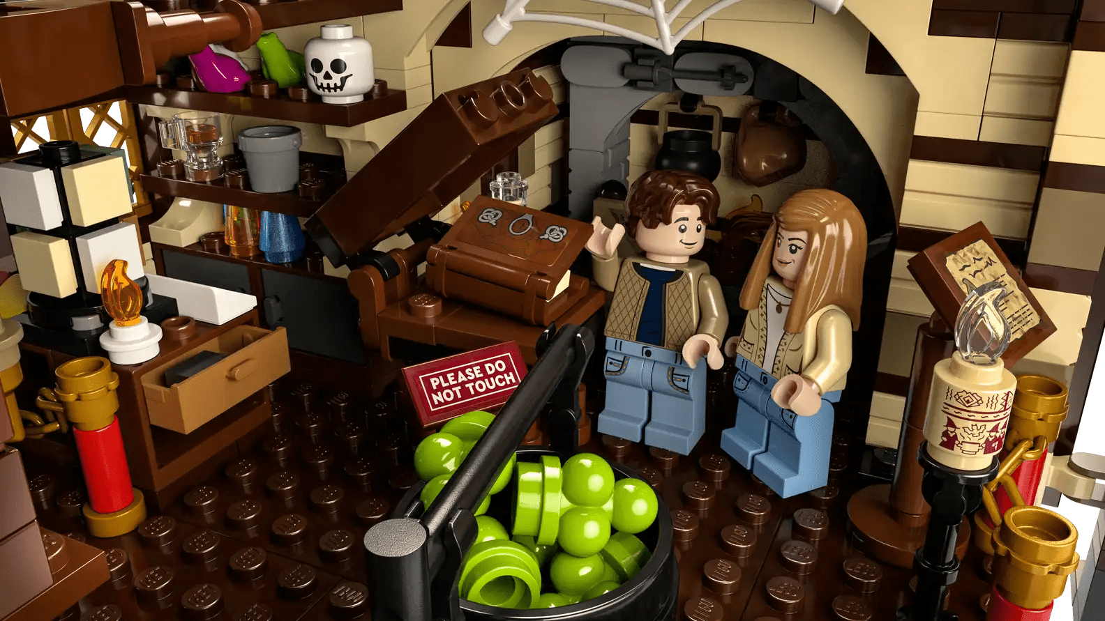LEGO Disney Hocus Pocus: The Sanderson Sisters' Cottage - LOW&BEHOLD